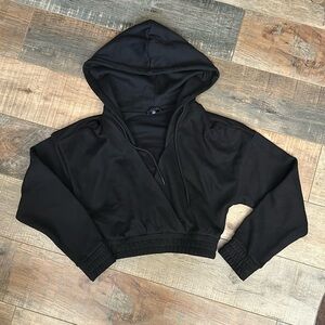 NWOT jluxlabel cropped v-neck hoodie